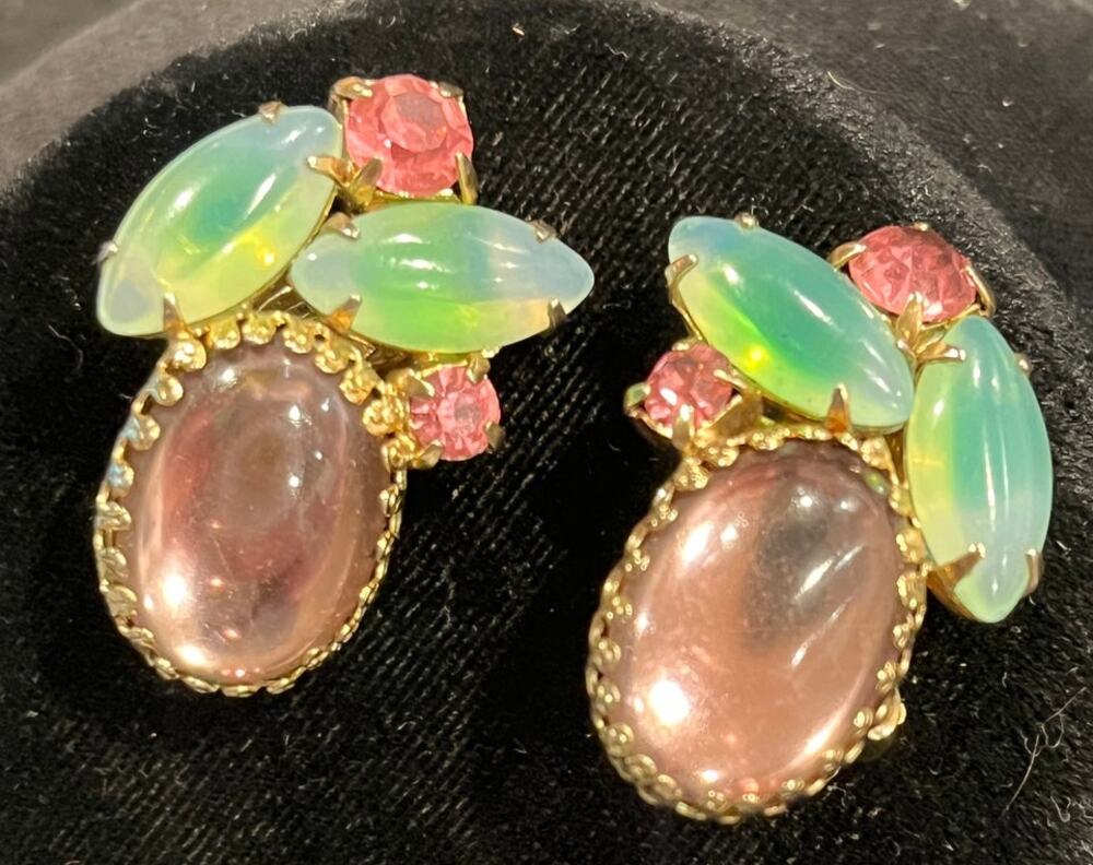 Vintage Pink Cabechon and Moonglow clip on earrings, STUNNING, unsigned